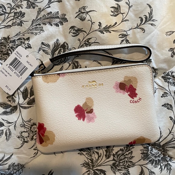 Coach Handbags - Coach wristlet 86926 New With Tags